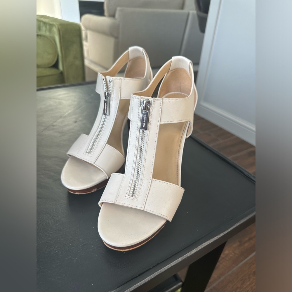 Michael Kors Women’s Berkley Mid Sandal! Size 11